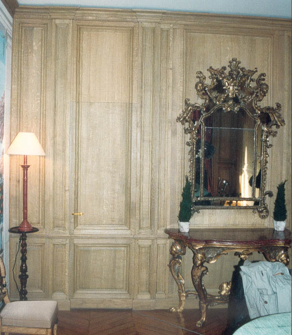 portes dérobées dans les boiseries d'un hôtel particulier du 16e à Paris